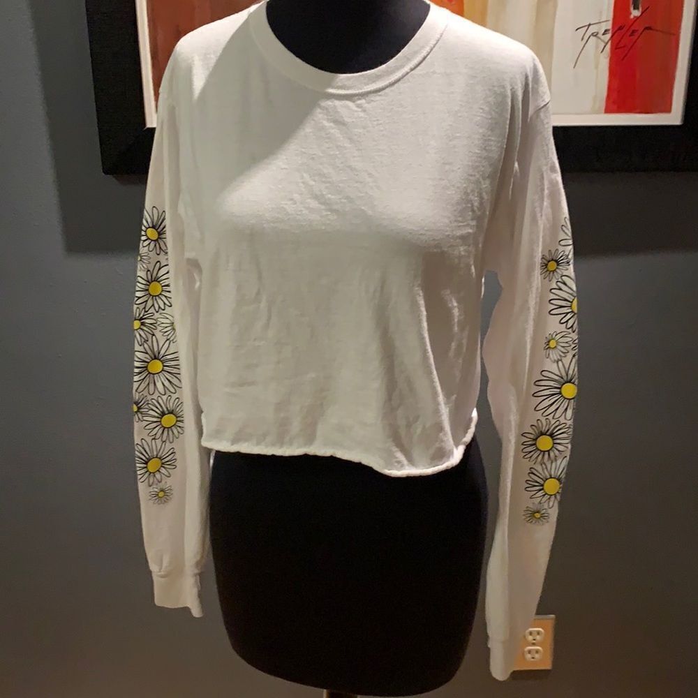 Ace Apparel daisy sleeve cropped long sleeve T, S